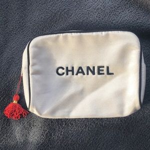 CHANEL pouch/cosmetic bag- Cream/Black